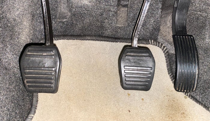 2018 Mahindra TUV300 T10, Diesel, Manual, 38,677 km, Pedals