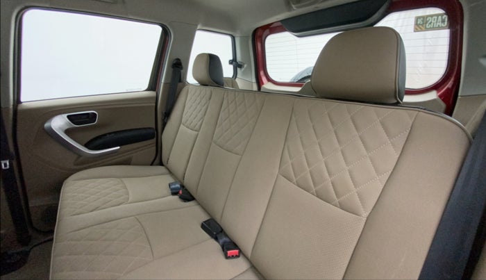 2018 Mahindra TUV300 T10, Diesel, Manual, 38,677 km, Right Side Rear Door Cabin