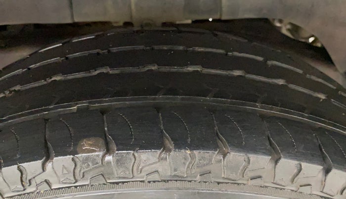 2018 Mahindra TUV300 T10, Diesel, Manual, 38,677 km, Left Rear Tyre Tread