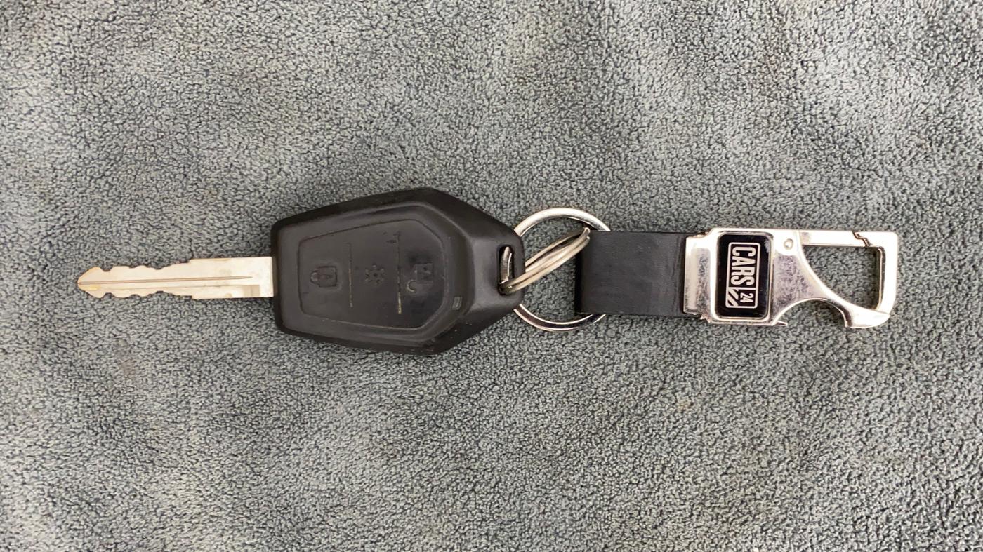 2018 Mahindra TUV300 T10, Diesel, Manual, 38,677 km, Key Close Up