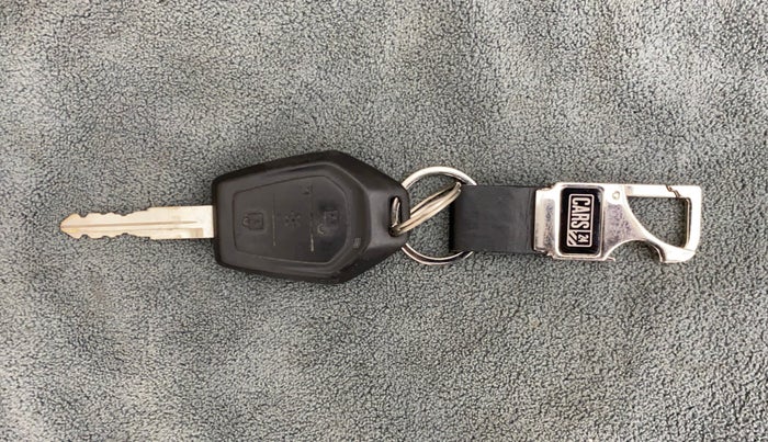 2018 Mahindra TUV300 T10, Diesel, Manual, 38,677 km, Key Close Up