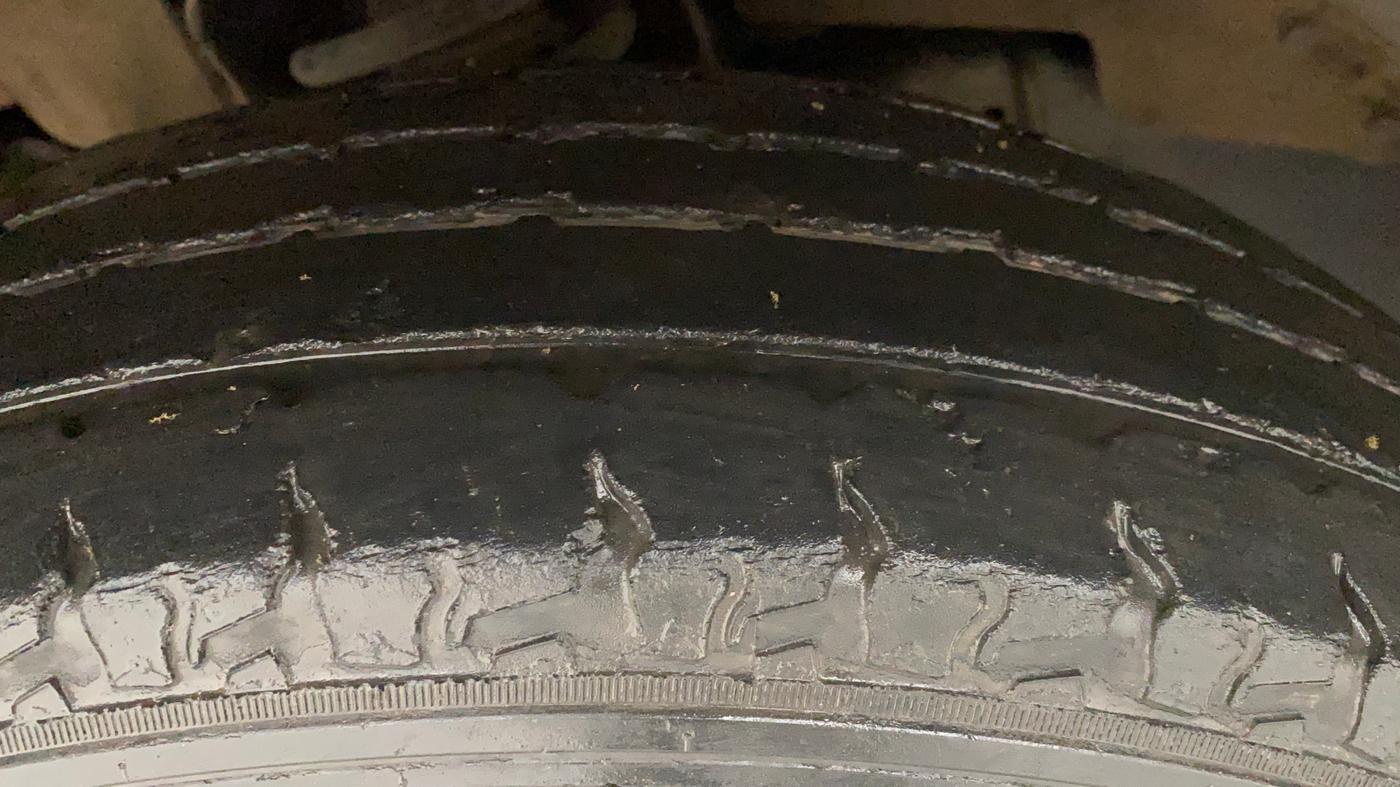 2018 Mahindra TUV300 T10, Diesel, Manual, 38,677 km, Left Front Tyre Tread