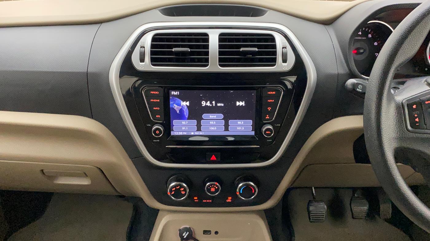 2018 Mahindra TUV300 T10, Diesel, Manual, 38,677 km, Air Conditioner
