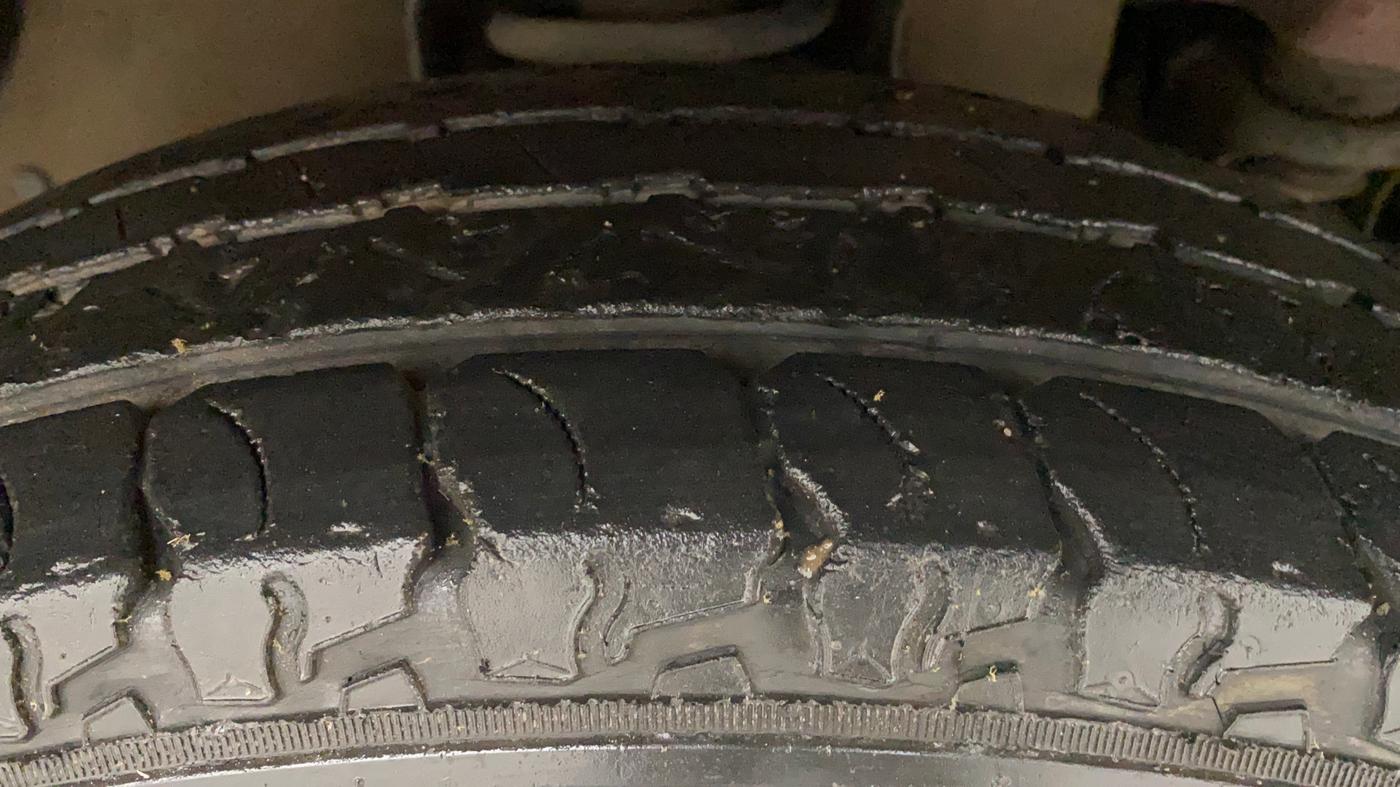 2018 Mahindra TUV300 T10, Diesel, Manual, 38,677 km, Right Front Tyre Tread