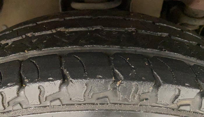 2018 Mahindra TUV300 T10, Diesel, Manual, 38,677 km, Right Front Tyre Tread