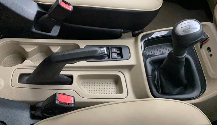 2018 Mahindra TUV300 T10, Diesel, Manual, 38,677 km, Gear Lever