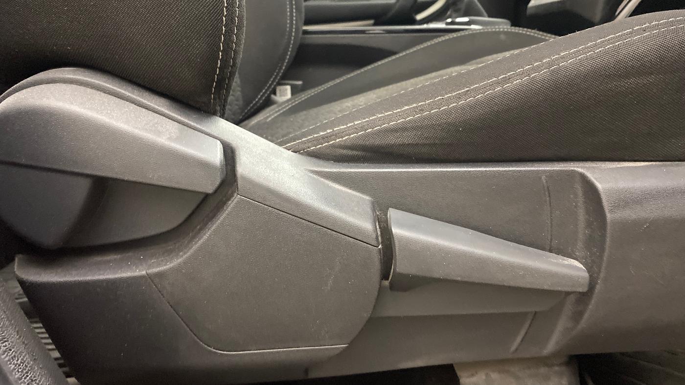 2021 Renault Kiger RXZ MT DUAL TONE, Petrol, Manual, 81,426 km, Driver Side Adjustment Panel