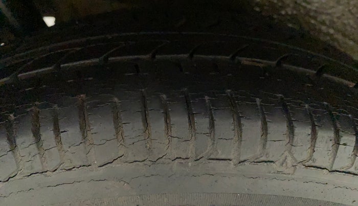 2015 Maruti Wagon R 1.0 LXI CNG, CNG, Manual, 57,643 km, Right Rear Tyre Tread