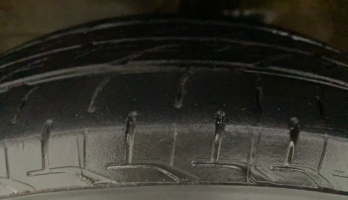 2015 Maruti Wagon R 1.0 LXI CNG, CNG, Manual, 57,643 km, Left Front Tyre Tread