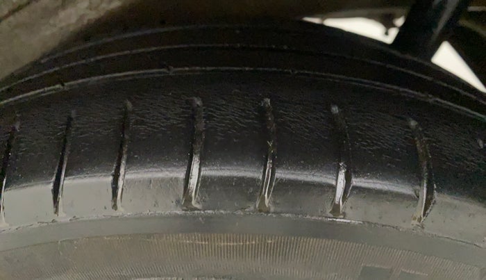 2015 Maruti Wagon R 1.0 LXI CNG, CNG, Manual, 57,643 km, Left Rear Tyre Tread