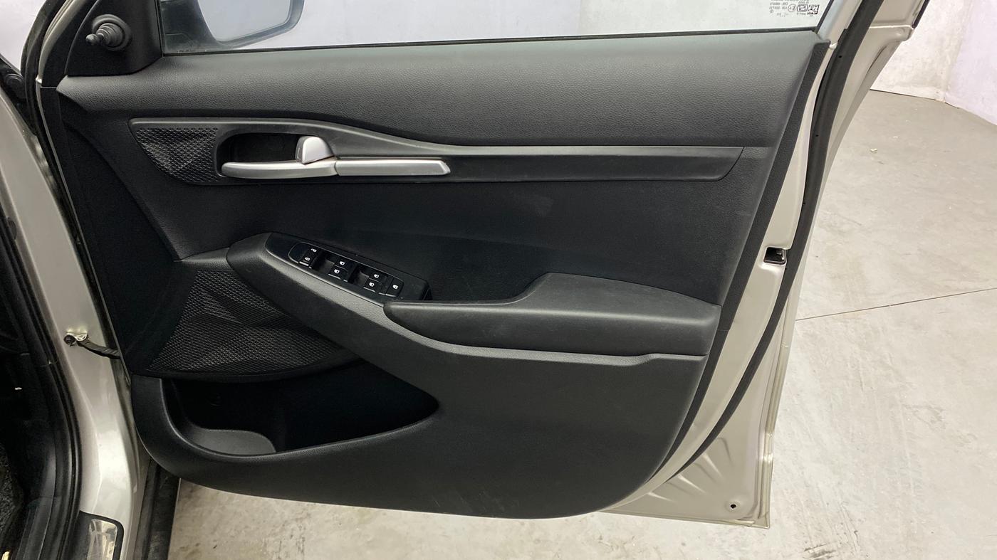 2022 KIA SELTOS HTE 1.5 DIESEL, Diesel, Manual, 1,01,799 km, Driver Side Door Panels Control