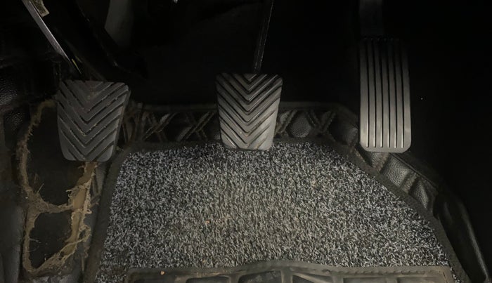 2022 KIA SELTOS HTE 1.5 DIESEL, Diesel, Manual, 1,01,799 km, Pedals