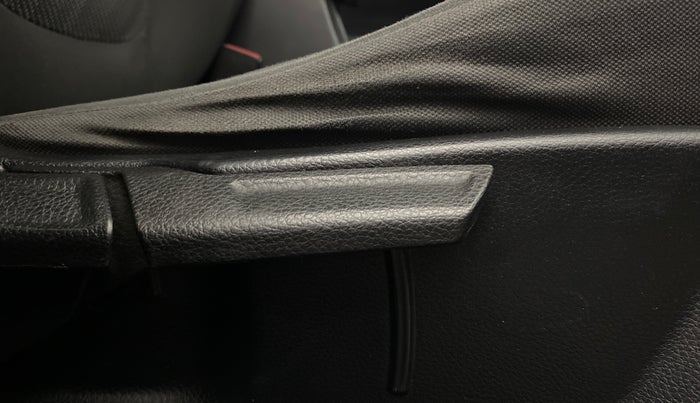 2022 KIA SELTOS HTE 1.5 DIESEL, Diesel, Manual, 1,01,799 km, Driver Side Adjustment Panel