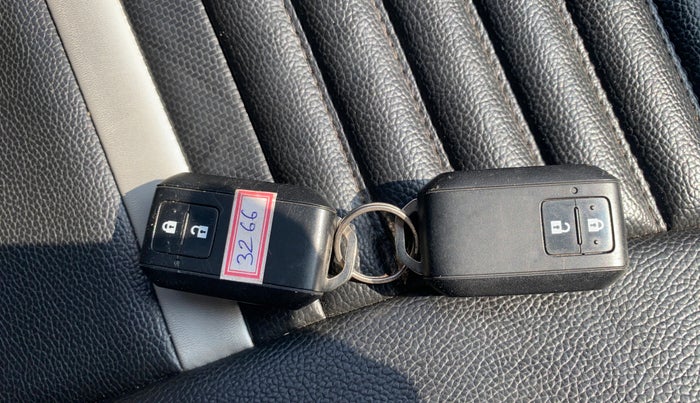 2020 Maruti Baleno ZETA PETROL 1.2, Petrol, Manual, 94,602 km, Key Close Up