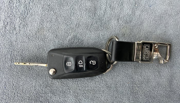 2016 Tata Tiago XZ 1.2 REVOTRON, Petrol, Manual, 16,558 km, Key Close Up