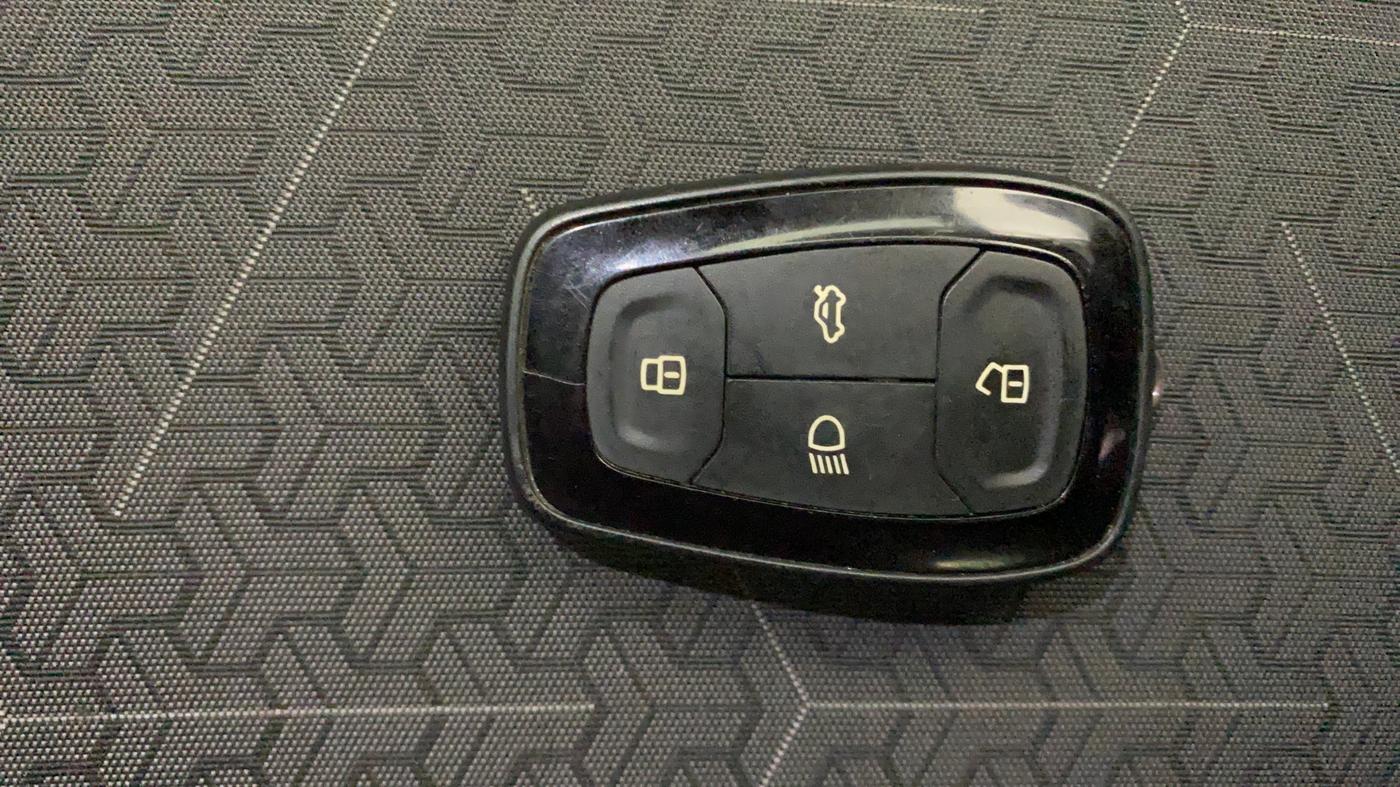 2022 Tata PUNCH ACCOMPLISHED AMT, Petrol, Automatic, 62,649 km, Key Close Up