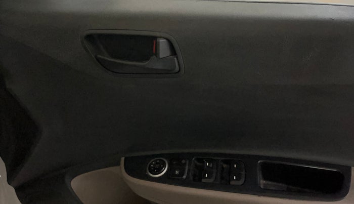 2016 Hyundai Grand i10 MAGNA AT 1.2 KAPPA VTVT, Petrol, Automatic, 72,832 km, Driver Side Door Panels Control