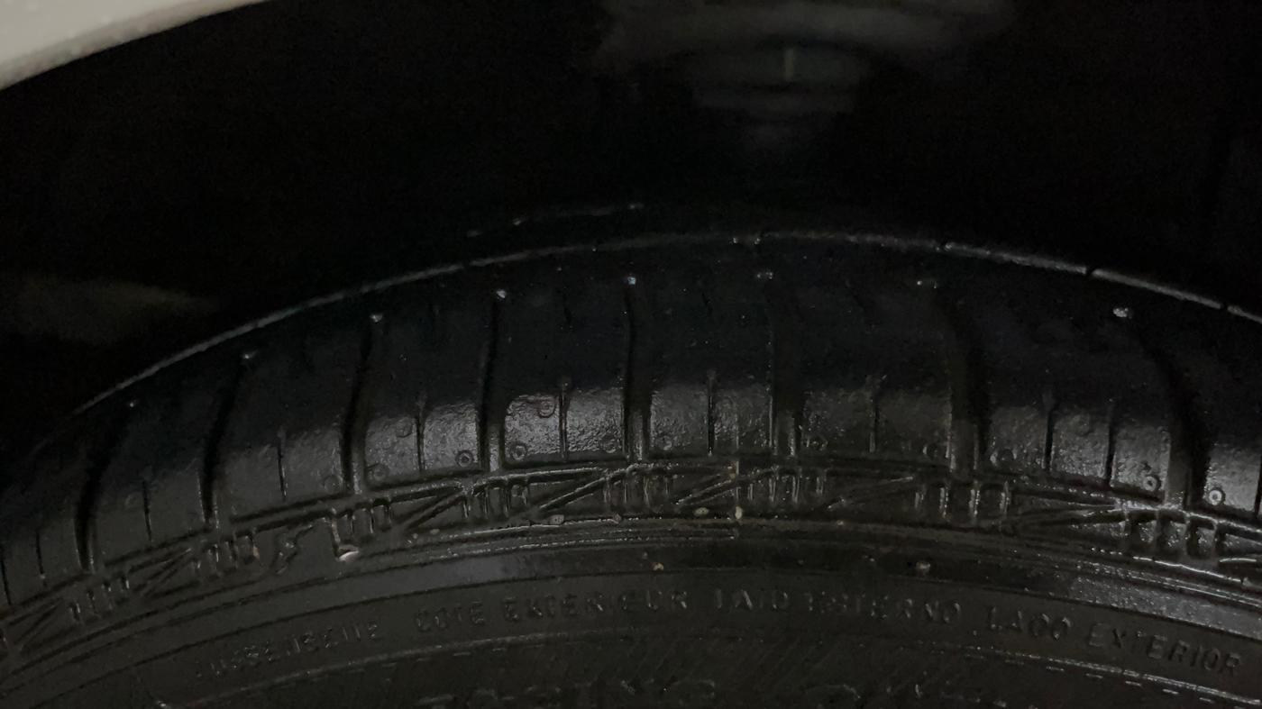 2016 Hyundai Grand i10 MAGNA AT 1.2 KAPPA VTVT, Petrol, Automatic, 72,832 km, Right Front Tyre Tread