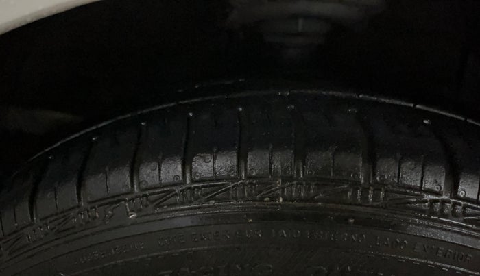 2016 Hyundai Grand i10 MAGNA AT 1.2 KAPPA VTVT, Petrol, Automatic, 72,832 km, Right Front Tyre Tread