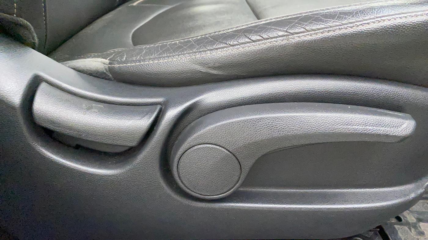2015 Hyundai Creta SX (O) 1.6 DIESEL, Diesel, Manual, 96,293 km, Driver Side Adjustment Panel