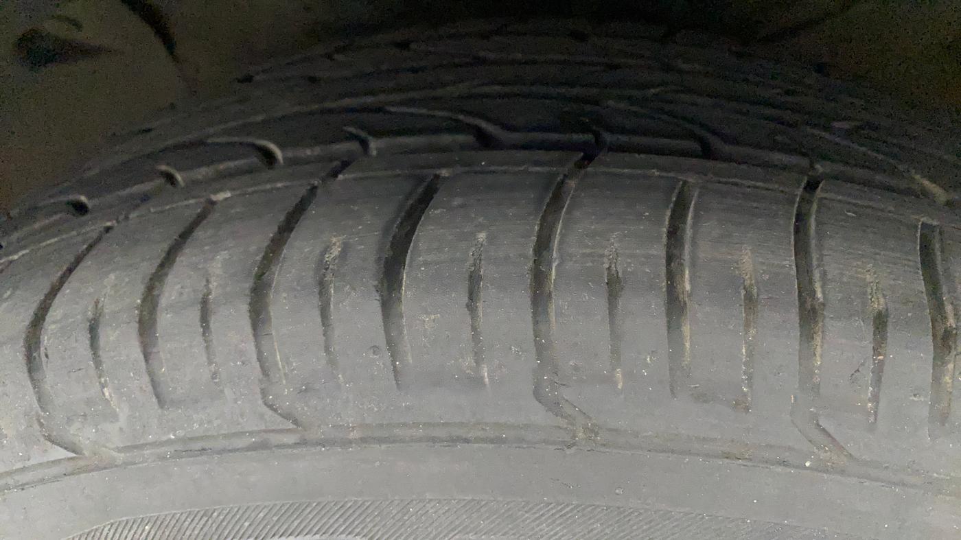 2015 Hyundai Creta SX (O) 1.6 DIESEL, Diesel, Manual, 96,293 km, Left Front Tyre Tread