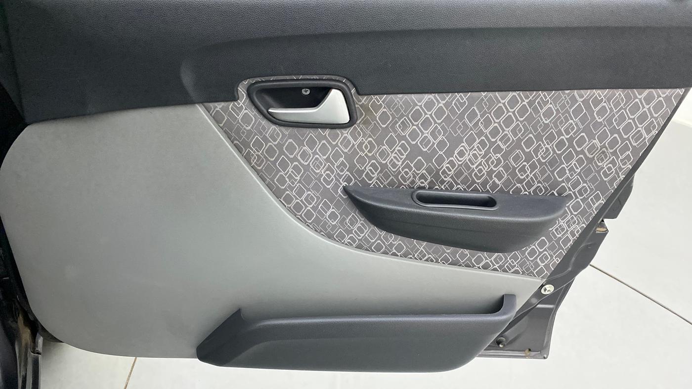 2019 Maruti Alto 800 LXI, Petrol, Manual, 18,659 km, Driver Side Door Panels Control
