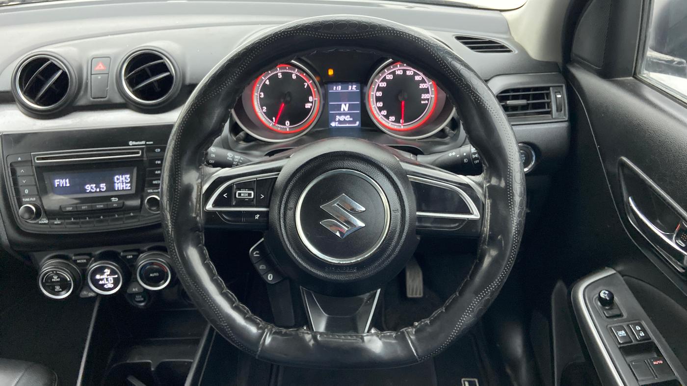 2018 Maruti Swift ZXI AMT, Petrol, Automatic, 35,174 km, Steering Wheel Close Up