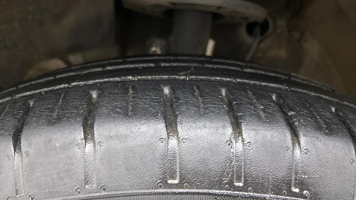2018 Maruti Swift ZXI AMT, Petrol, Automatic, 35,174 km, Left Front Tyre Tread