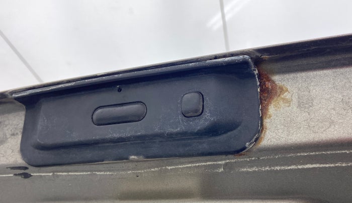 2018 Maruti Swift ZXI AMT, Petrol, Automatic, 35,174 km, Dicky (Boot door) - Slightly rusted