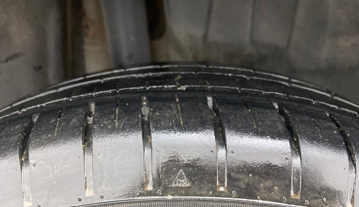 2018 Maruti Swift ZXI AMT, Petrol, Automatic, 35,174 km, Right Rear Tyre Tread