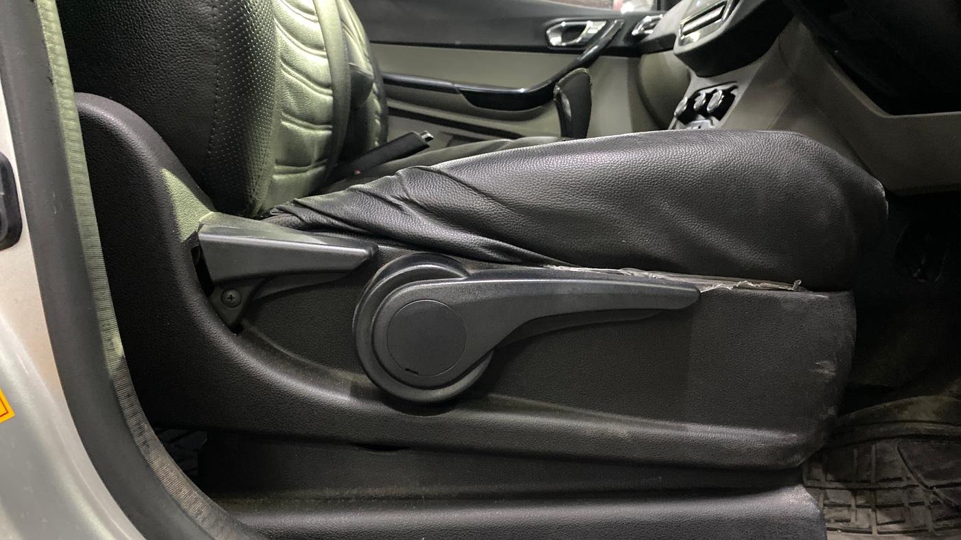 2018 Tata Tiago XZA PETROL, Petrol, Automatic, 27,449 km, Driver Side Adjustment Panel