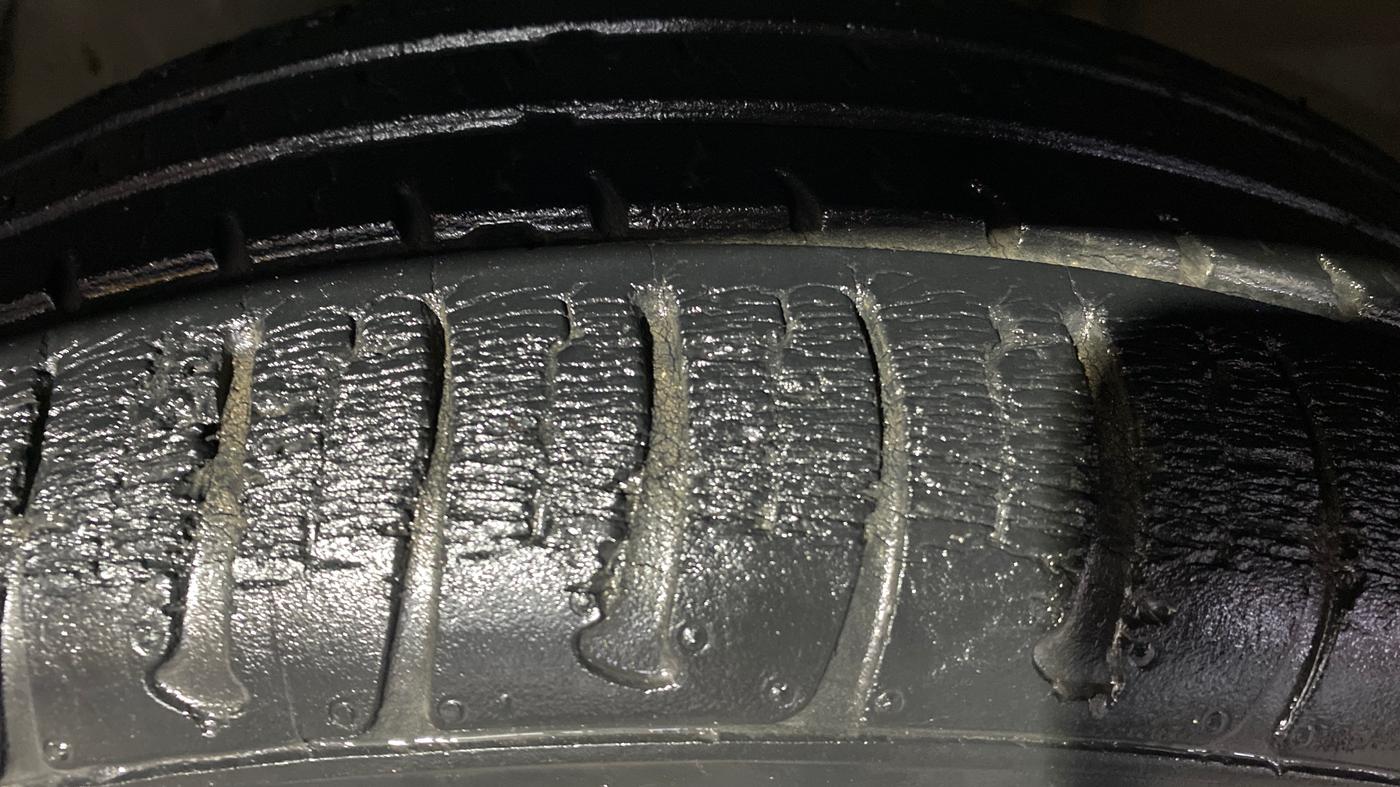 2018 Tata Tiago XZA PETROL, Petrol, Automatic, 27,449 km, Left Front Tyre Tread