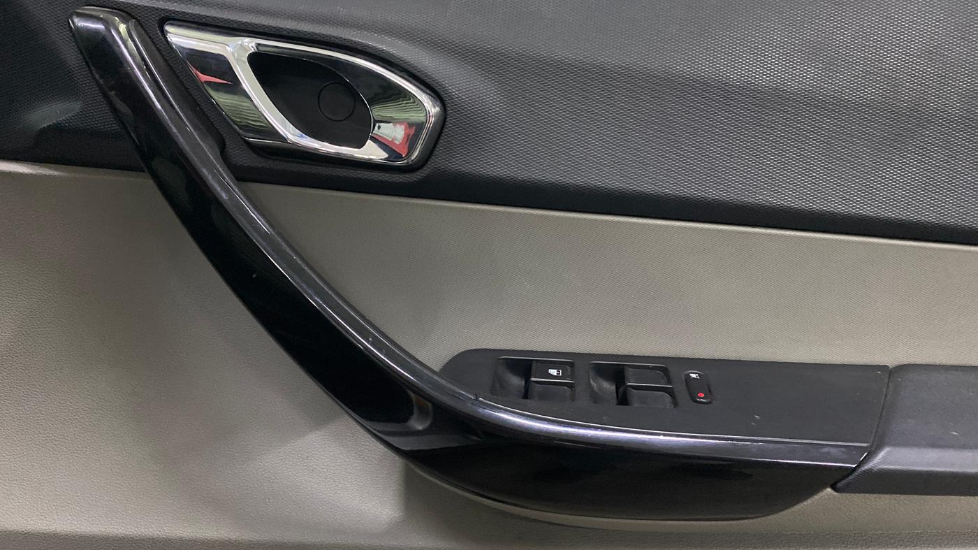 2018 Tata Tiago XZA PETROL, Petrol, Automatic, 27,449 km, Driver Side Door Panels Control