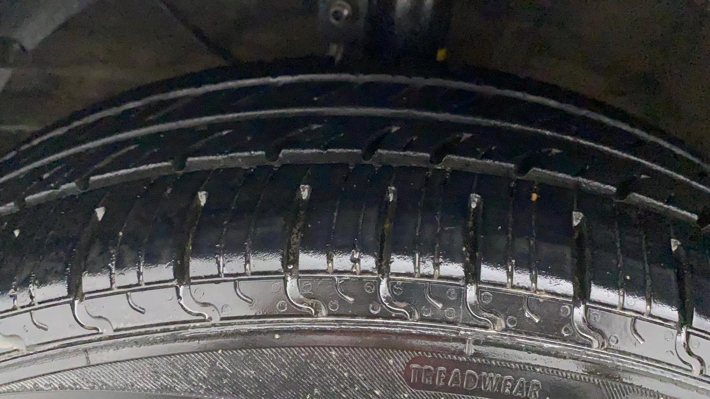 2017 Maruti Baleno DELTA PETROL 1.2, Petrol, Manual, 51,814 km, Left Front Tyre Tread
