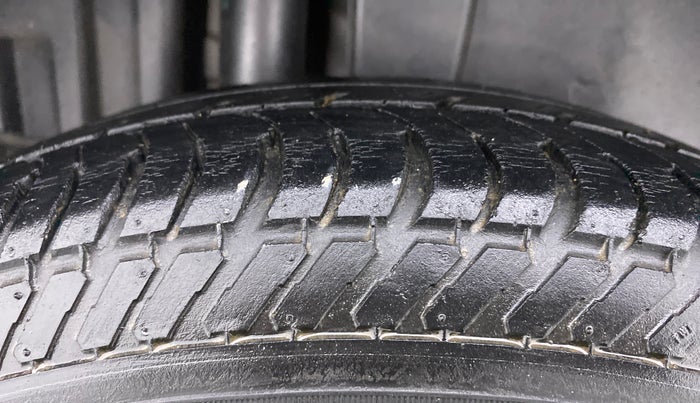 2012 Maruti Swift VXI, Petrol, Manual, 48,509 km, Right Rear Tyre Tread