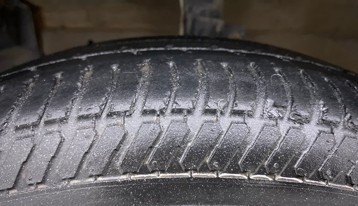 2012 Maruti Swift VXI, Petrol, Manual, 48,509 km, Left Front Tyre Tread
