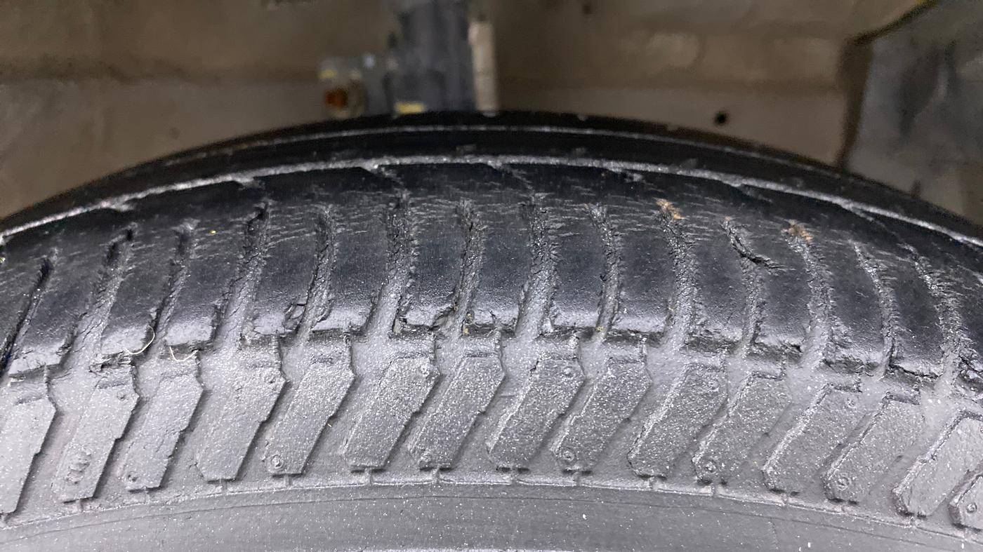 2012 Maruti Swift VXI, Petrol, Manual, 48,509 km, Right Front Tyre Tread