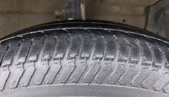 2012 Maruti Swift VXI, Petrol, Manual, 48,509 km, Right Front Tyre Tread