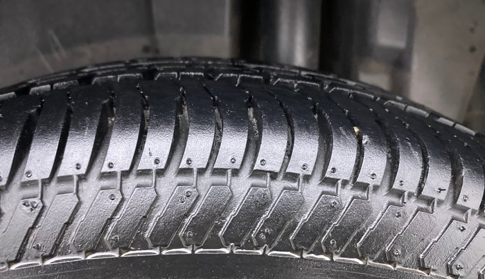 2012 Maruti Swift VXI, Petrol, Manual, 48,509 km, Left Rear Tyre Tread