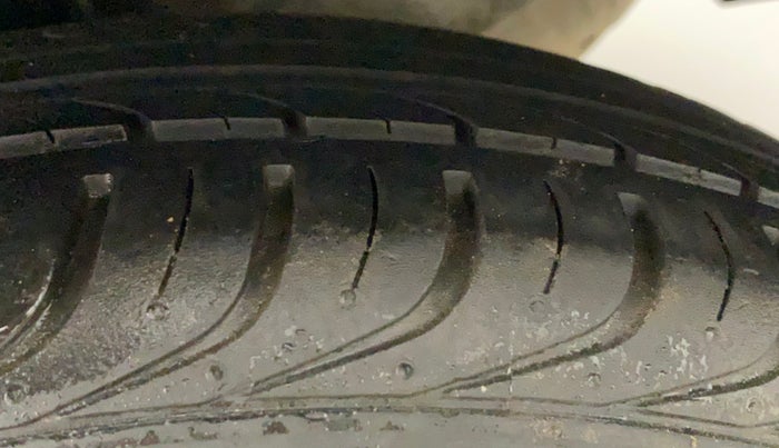 2015 Honda Brio E MT, CNG, Manual, 59,458 km, Left Front Tyre Tread