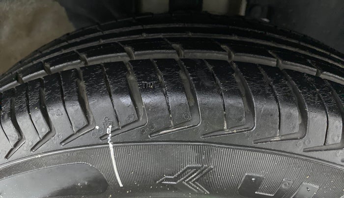 2019 Renault Kwid RXL, Petrol, Manual, 32,089 km, Right Front Tyre Tread