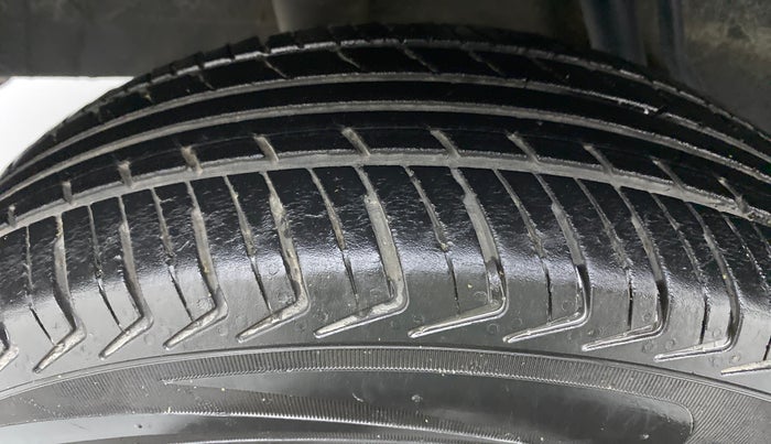 2019 Renault Kwid RXL, Petrol, Manual, 32,089 km, Right Rear Tyre Tread