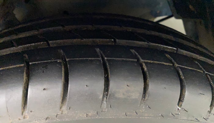 2015 Maruti Celerio VXI, Petrol, Manual, 60,841 km, Right Front Tyre Tread