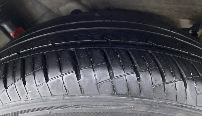 2018 Hyundai Verna 1.6 SX VTVT, Petrol, Manual, 11,205 km, Right Rear Tyre Tread