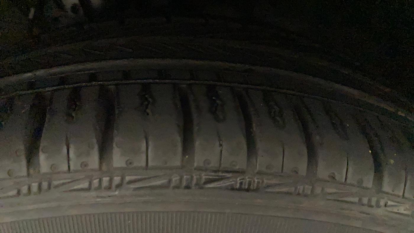 2014 Volkswagen Vento HIGHLINE 1.6 MPI, Petrol, Manual, 45,714 km, Left Front Tyre Tread