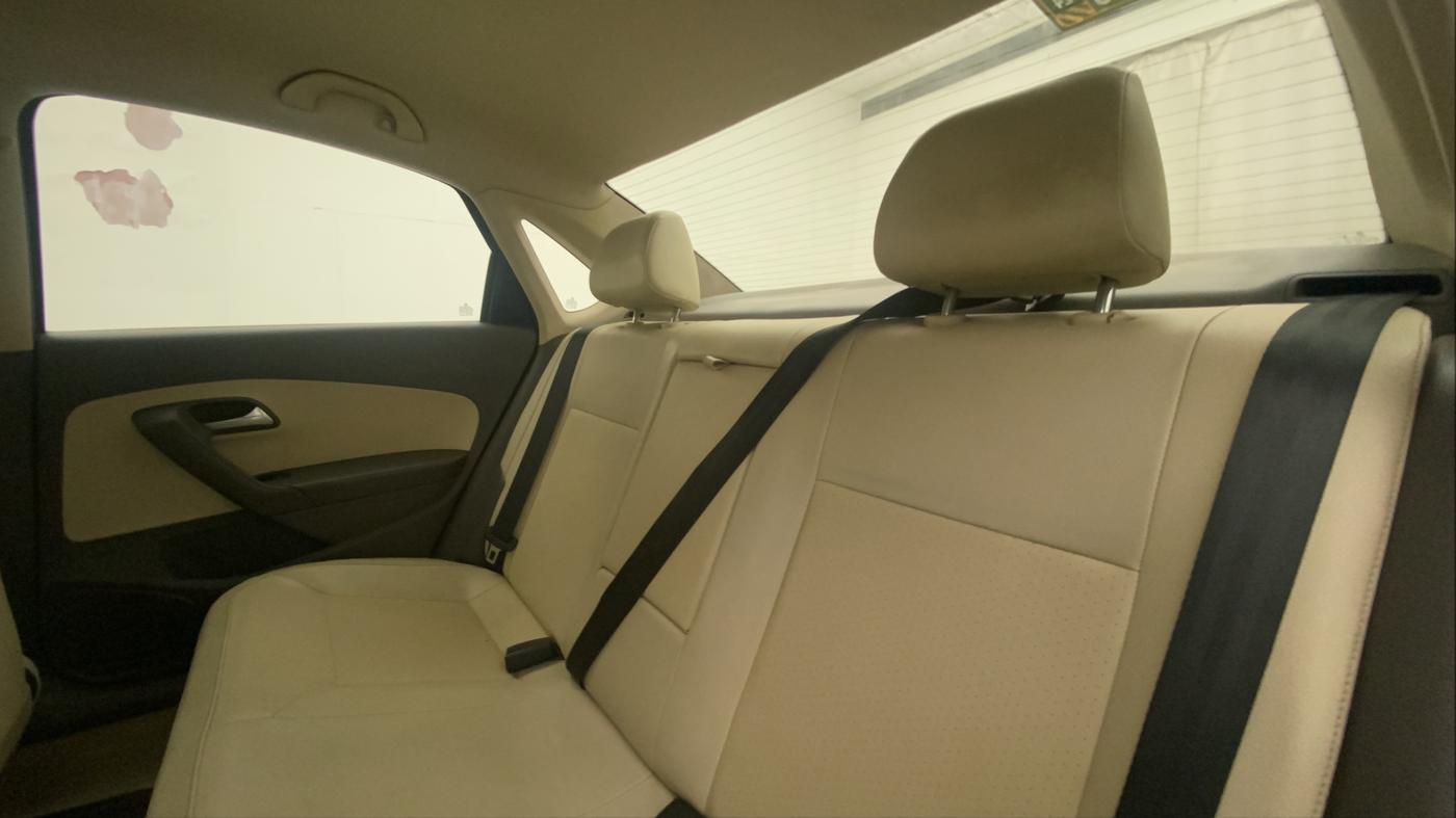 2014 Volkswagen Vento HIGHLINE 1.6 MPI, Petrol, Manual, 45,714 km, Right Side Rear Door Cabin