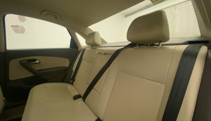 2014 Volkswagen Vento HIGHLINE 1.6 MPI, Petrol, Manual, 45,714 km, Right Side Rear Door Cabin