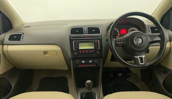 2014 Volkswagen Vento HIGHLINE 1.6 MPI, Petrol, Manual, 45,714 km, Dashboard