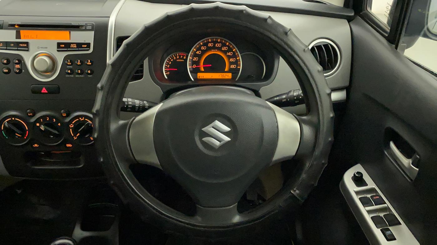 2011 Maruti Wagon R 1.0 VXI, Petrol, Manual, 18,112 km, Steering Wheel Close Up