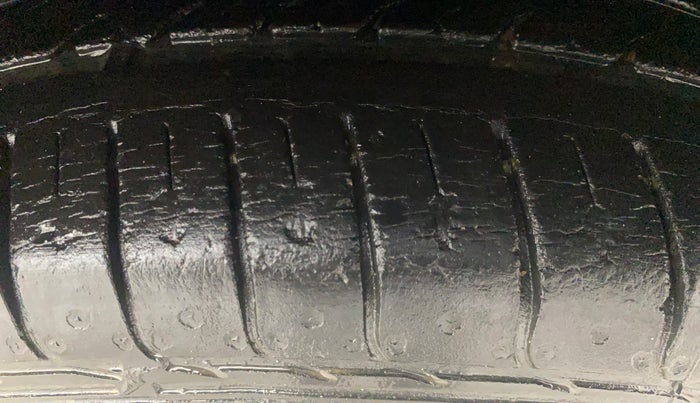 2016 Hyundai Elite i20 SPORTZ 1.2, Petrol, Manual, 15,546 km, Right Front Tyre Tread